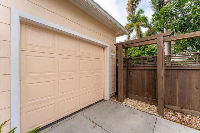 1085 16TH AVENUE N, St Petersburg, FL 33704