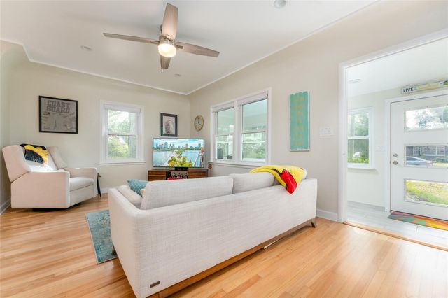 1085 16TH AVENUE N, St Petersburg, FL 33704