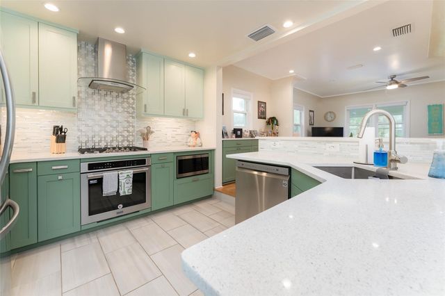 1085 16TH AVENUE N, St Petersburg, FL 33704