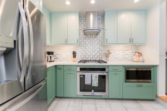 1085 16TH AVENUE N, St Petersburg, FL 33704