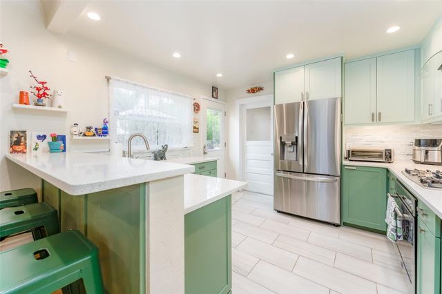 1085 16TH AVENUE N, St Petersburg, FL 33704