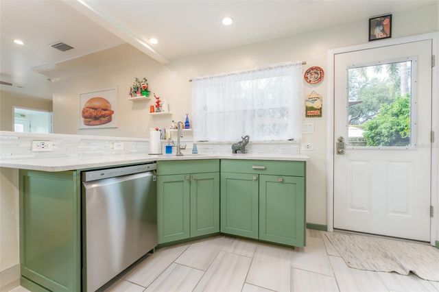 1085 16TH AVENUE N, St Petersburg, FL 33704