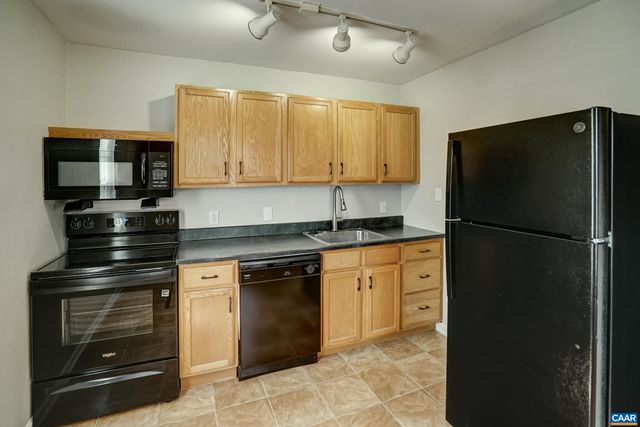 1252 Villa Ln Unit F, Charlottesville, VA 22903