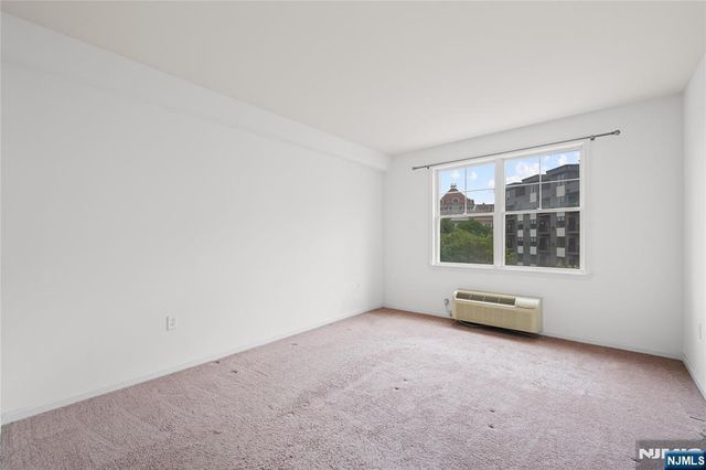 4 Constellation Place 308, Jersey City, NJ 07305