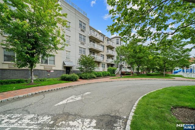 4 Constellation Place 308, Jersey City, NJ 07305