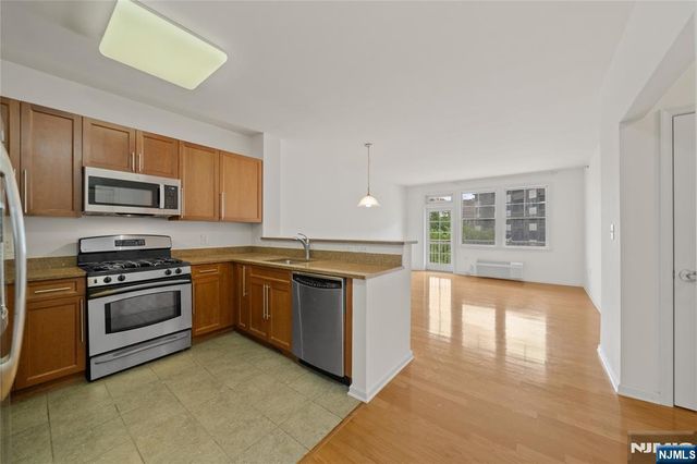 4 Constellation Place 308, Jersey City, NJ 07305