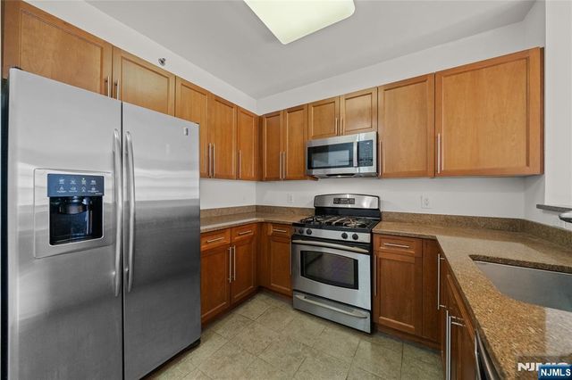 4 Constellation Place 308, Jersey City, NJ 07305