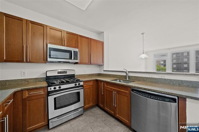 4 Constellation Place 308, Jersey City, NJ 07305