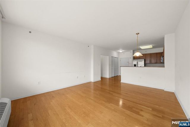 4 Constellation Place 308, Jersey City, NJ 07305
