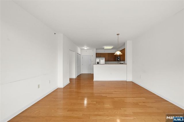 4 Constellation Place 308, Jersey City, NJ 07305