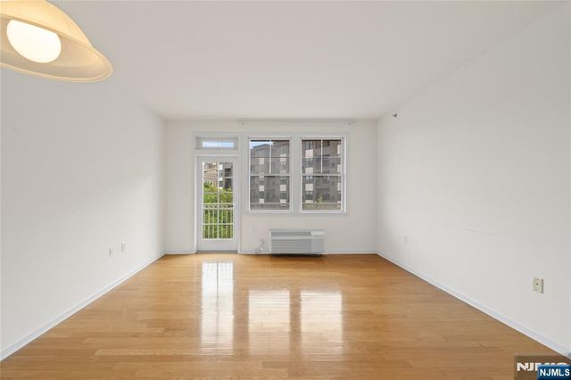 4 Constellation Place 308, Jersey City, NJ 07305