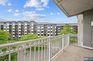 4 Constellation Place 308, Jersey City, NJ 07305