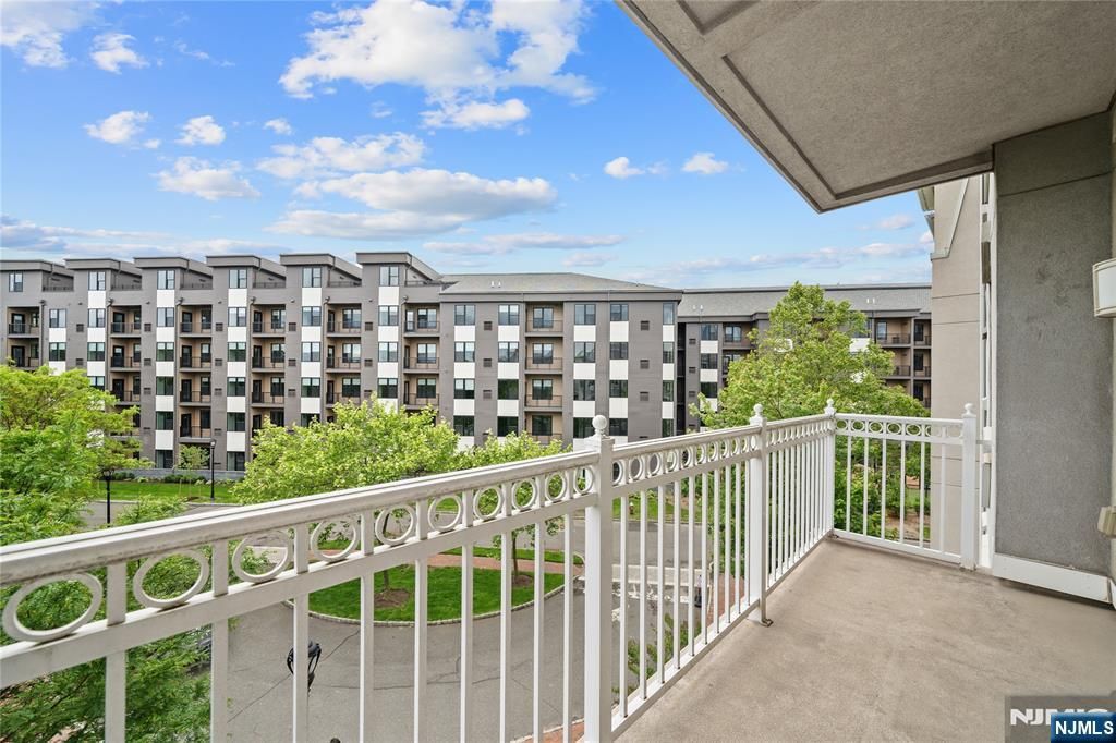 4 Constellation Place 308, Jersey City, NJ 07305