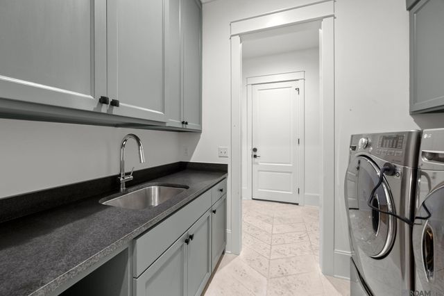 5042 Mimosa St, Baton Rouge, LA 70808