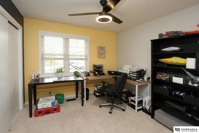 2100 Vavrina Lane, Lincoln, NE 68512