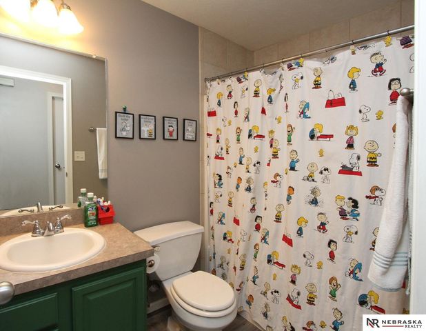 2100 Vavrina Lane, Lincoln, NE 68512