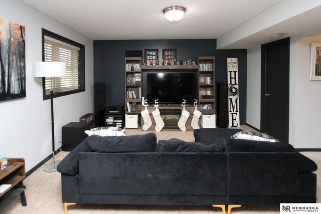 2100 Vavrina Lane, Lincoln, NE 68512