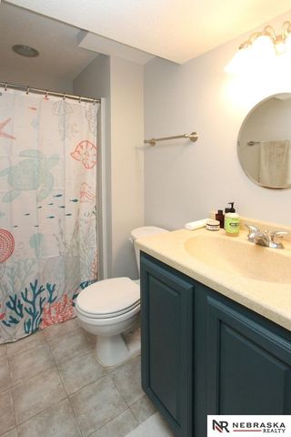 2100 Vavrina Lane, Lincoln, NE 68512