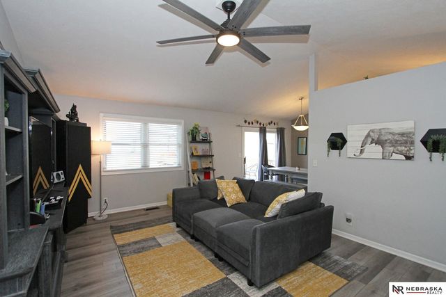 2100 Vavrina Lane, Lincoln, NE 68512