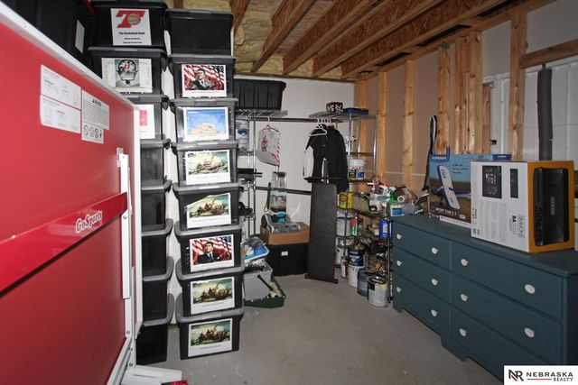 2100 Vavrina Lane, Lincoln, NE 68512