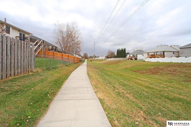 2100 Vavrina Lane, Lincoln, NE 68512