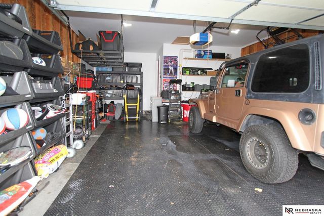 2100 Vavrina Lane, Lincoln, NE 68512