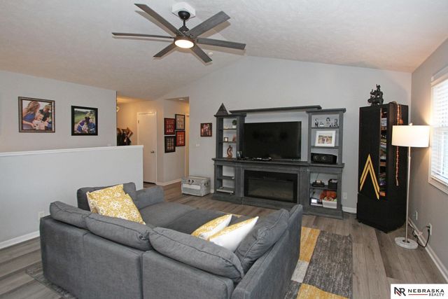 2100 Vavrina Lane, Lincoln, NE 68512