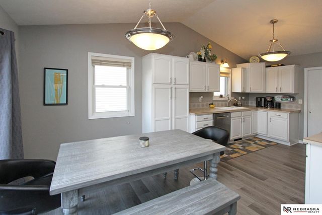 2100 Vavrina Lane, Lincoln, NE 68512