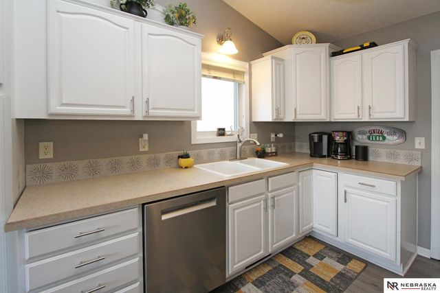 2100 Vavrina Lane, Lincoln, NE 68512