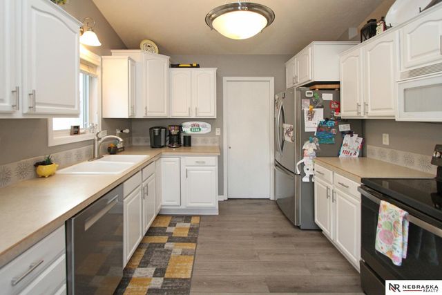 2100 Vavrina Lane, Lincoln, NE 68512