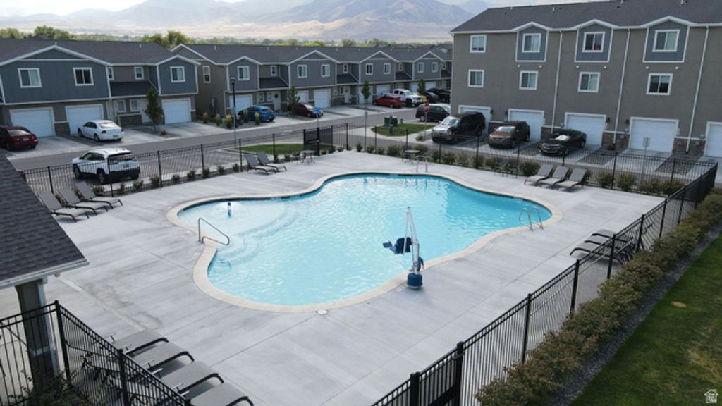 Image 9 of property listing at 7337 W LOUDEN DR, Magna, UT 84044