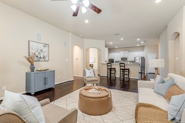 112 Hagen Dr, Boerne, TX 78006