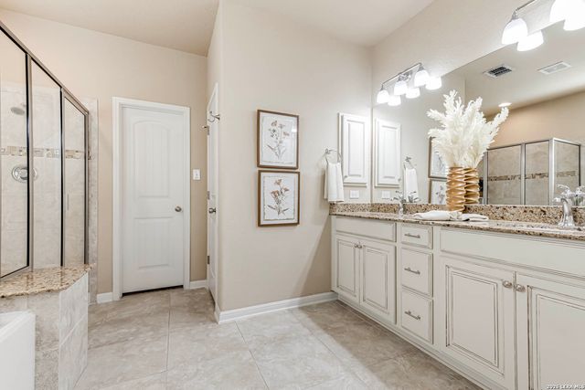 112 Hagen Dr, Boerne, TX 78006