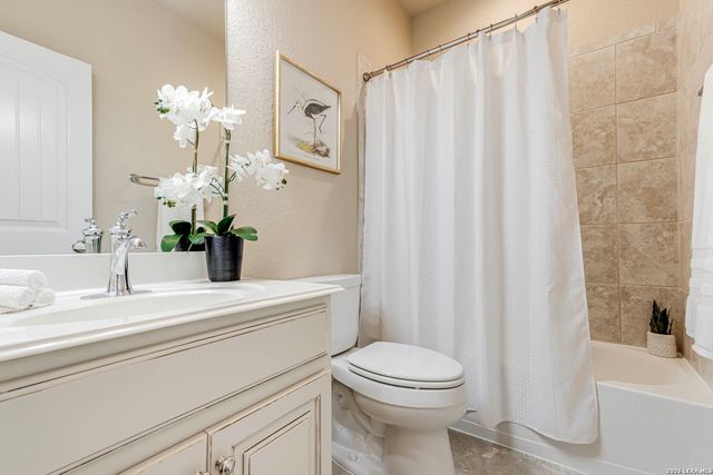 112 Hagen Dr, Boerne, TX 78006