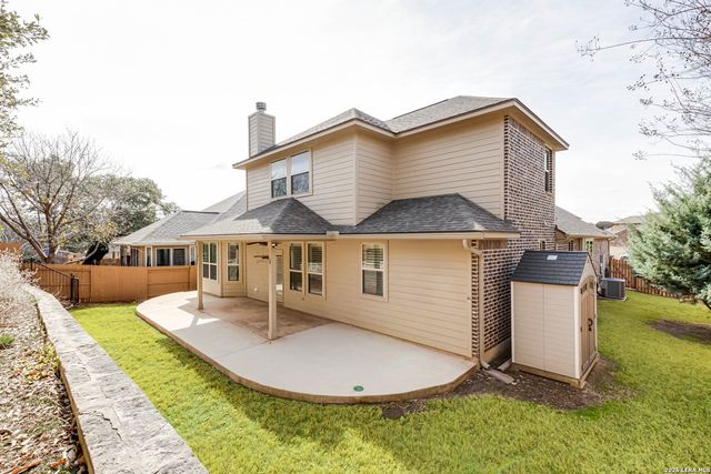 112 Hagen Dr, Boerne, TX 78006