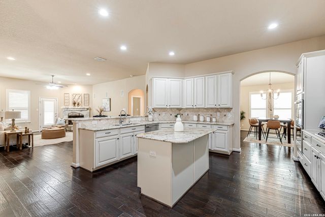 112 Hagen Dr, Boerne, TX 78006