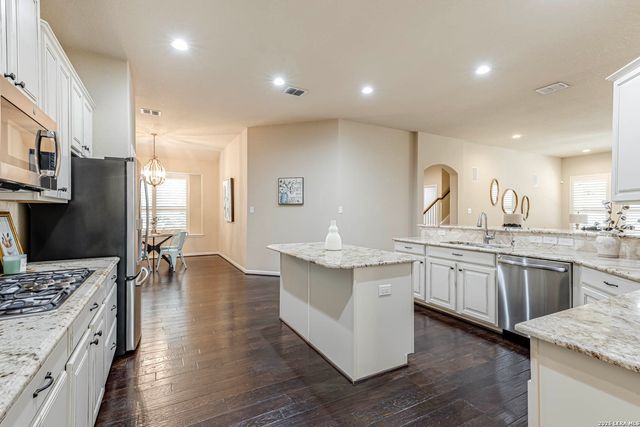 112 Hagen Dr, Boerne, TX 78006