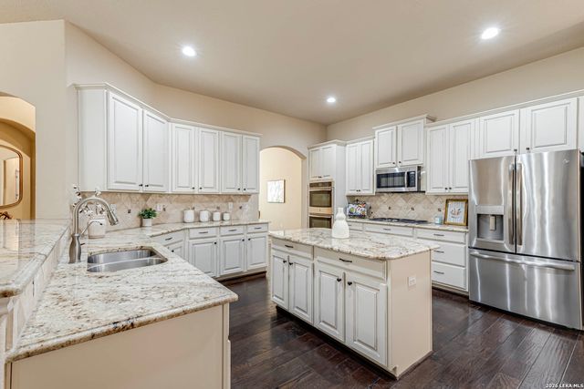 112 Hagen Dr, Boerne, TX 78006