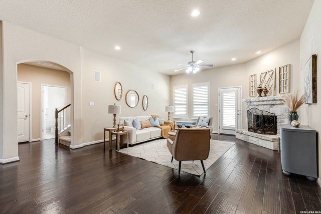 112 Hagen Dr, Boerne, TX 78006