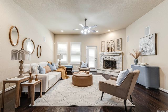 112 Hagen Dr, Boerne, TX 78006