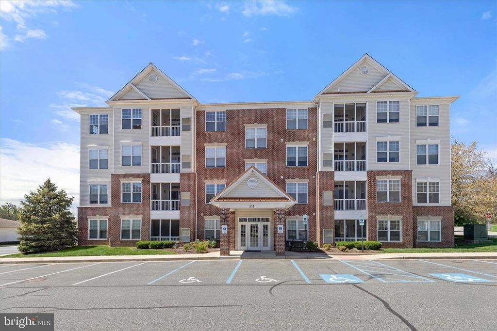 Image 1 of property listing at 311 TIREE CT #202, Abingdon, MD 21009