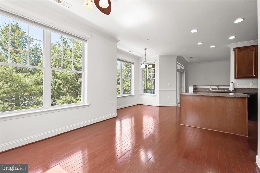 Image 15 of property listing at 311 TIREE CT #202, Abingdon, MD 21009