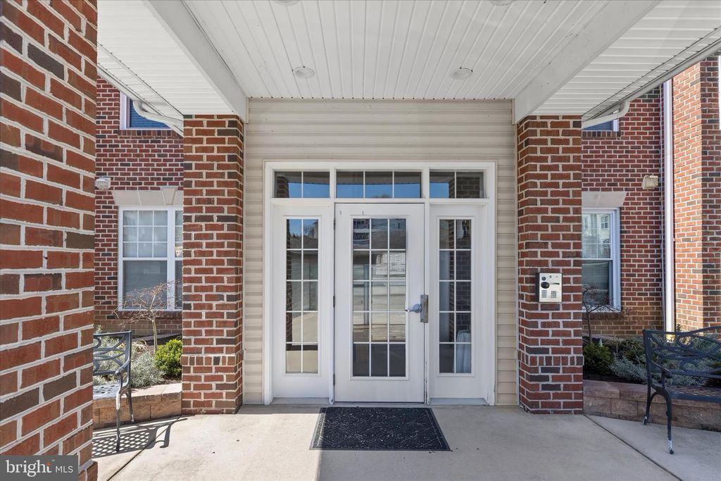 Image 2 of property listing at 311 TIREE CT #202, Abingdon, MD 21009