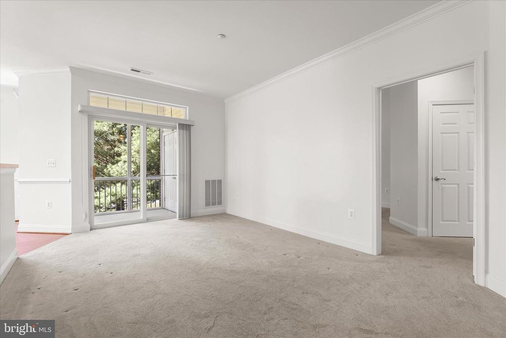 Image 9 of property listing at 311 TIREE CT #202, Abingdon, MD 21009