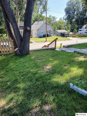 2730 S 12th Street, Omaha, NE 68108