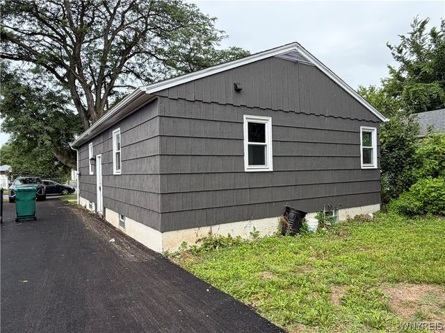 657 72nd Street, Niagara Falls, NY 14304