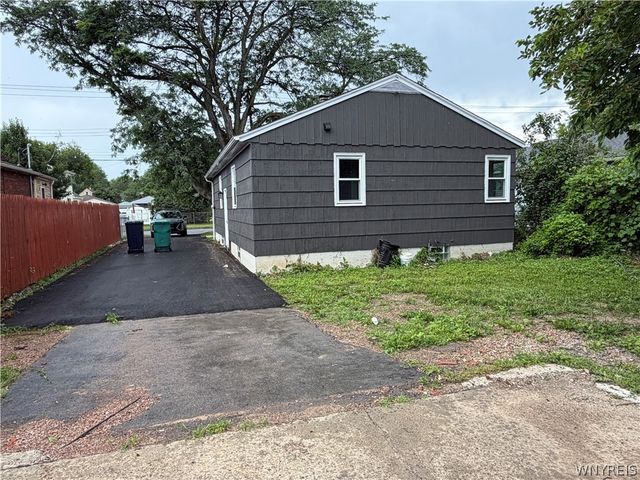 657 72nd Street, Niagara Falls, NY 14304