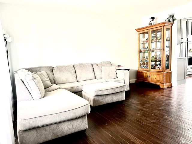 26768 Pepperwood Drive, Woodhaven, MI 48183