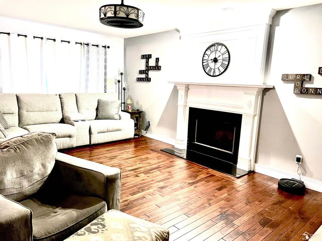 26768 Pepperwood Drive, Woodhaven, MI 48183