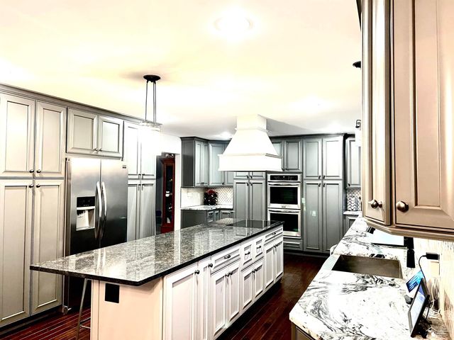 26768 Pepperwood Drive, Woodhaven, MI 48183